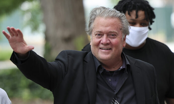 Former White House chief strategist Steve Bannon arrives at the U.S. District Courthouse for his trial for contempt of Congress, in Washington on July 19, 2022. (Win McNamee/Getty Images)