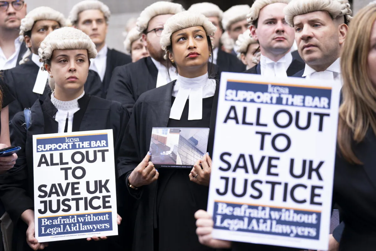 Criminal barristers from the Criminal Bar Association on the picket line outside the Old Bailey in London on July 4, 2022. (Kirsty O’Connor/PA)
