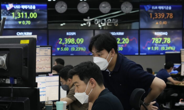 Currency traders watch monitors at the foreign exchange dealing room of the KEB Hana Bank headquarters in Seoul, South Korea, on July 26, 2022. (Ahn Young-joon/AP Photo)