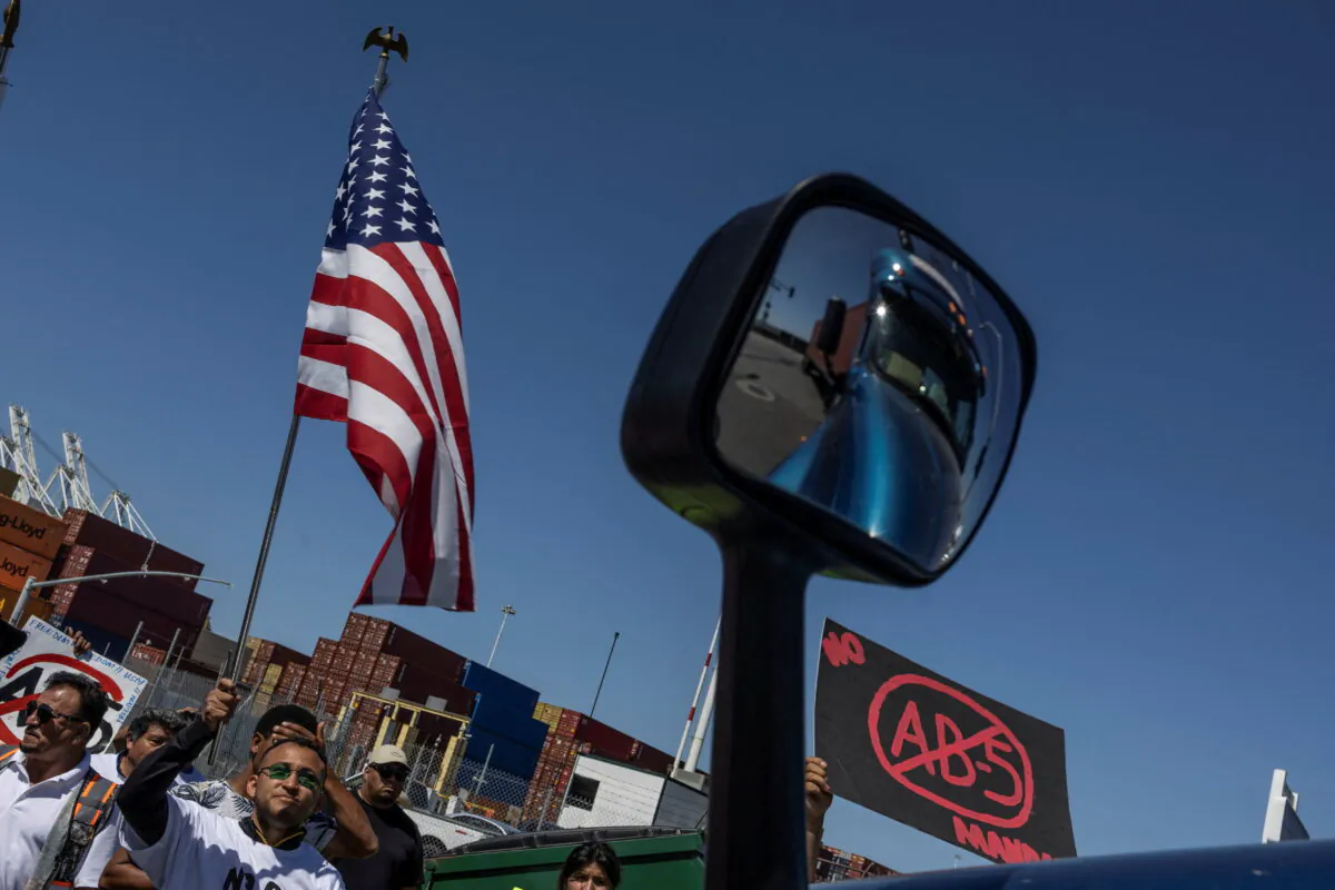 Independent truck drivers gather to delay the entry of trucks at a container terminal at the Port of Oakland, during a protest against California's law known as AB5, in Oakland, Calif., on July 18, 2022. Carlos Barria/Reuters)