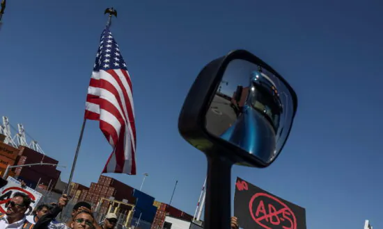 Uber Drivers Get to Be Independent Contractors in California—So Why Shouldn’t Truck Drivers?