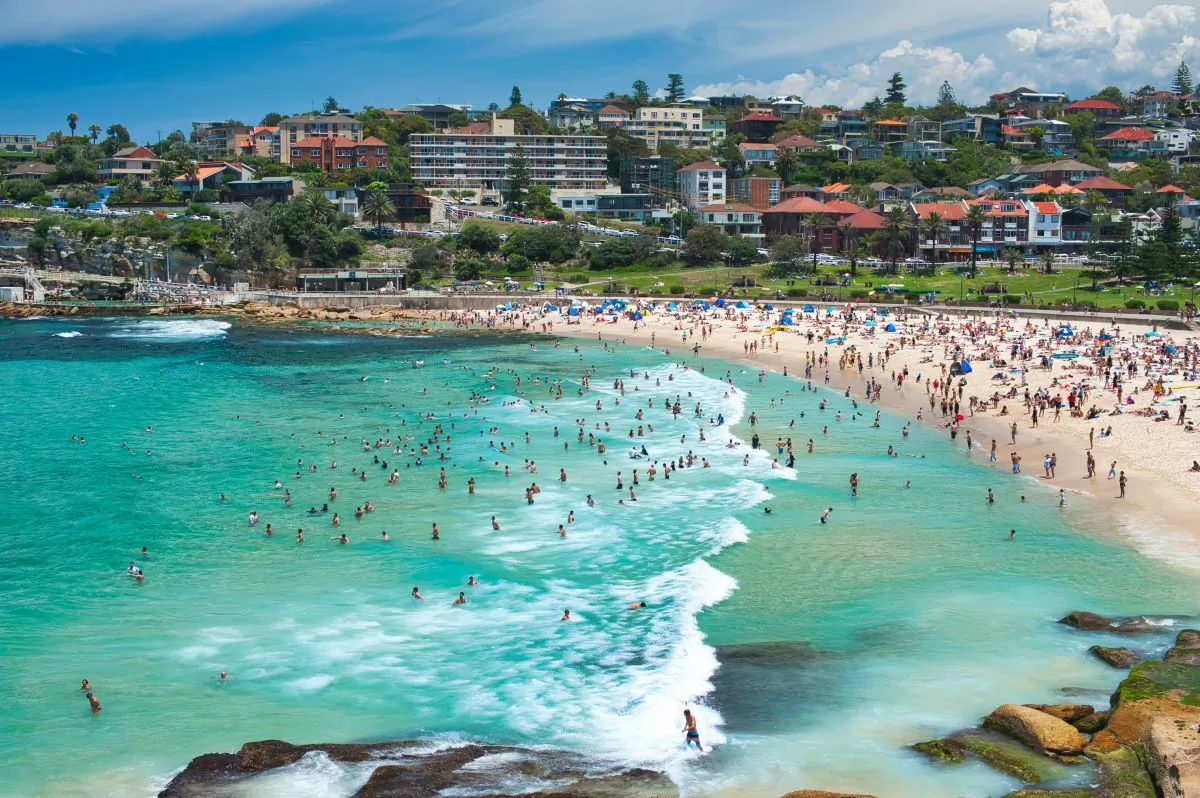 Beachgoers enjoy a summer's day at Bronte Beach in Sydney, Australia (Wirestock/Adobe Stock)