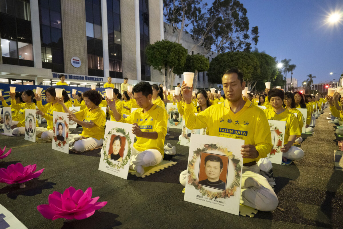 Vigil at Chinese Consulate Mourns Deaths in Falun Gong Persecution