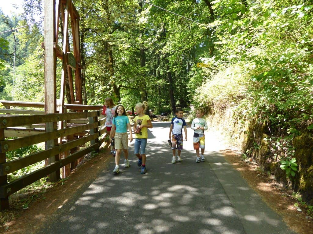 Hiking is great family activity and teaches kids  all kinds of skills. (Courtesy of mommytravels.net)