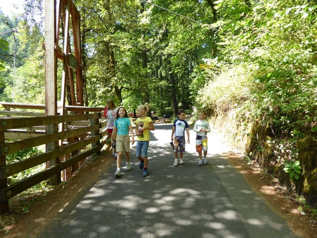 Hiking is great family activity and teaches kids all kinds of skills. (Courtesy of mommytravels.net)