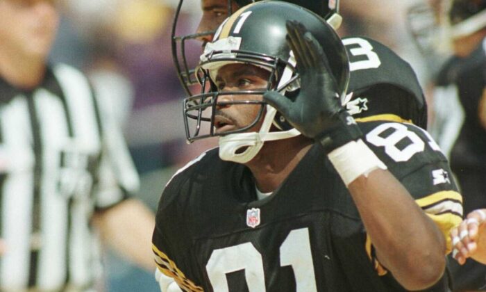 Charles Johnson #81 of the Pittsburgh Steelers celebrates scoring a touchdown in the second quarter of their game against the Baltimore Ravens at Three Rivers Stadium in Pittsburgh, Pa., on Sept. 8, 1996. (Jonathan Daniel/Allsport)