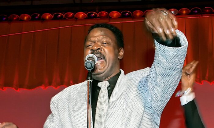 William "Poogie" Hart performs at the Rhythm & Blues Foundation's 14th annual Pioneer Awards in Philadelphia on June 29, 2006. (George Widman/AP Photo)