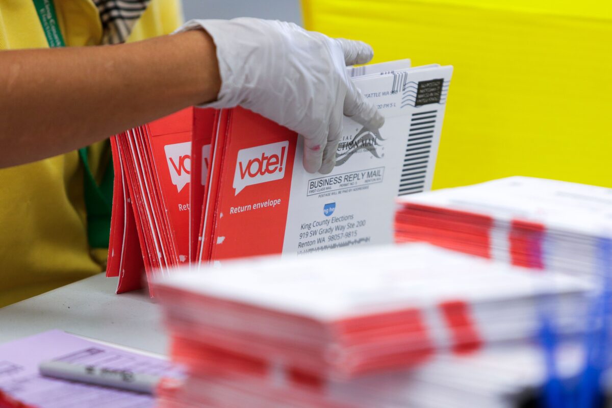 US Postal Service Makes Announcement on Mail-In Ballots Ahead of Midterm Elections