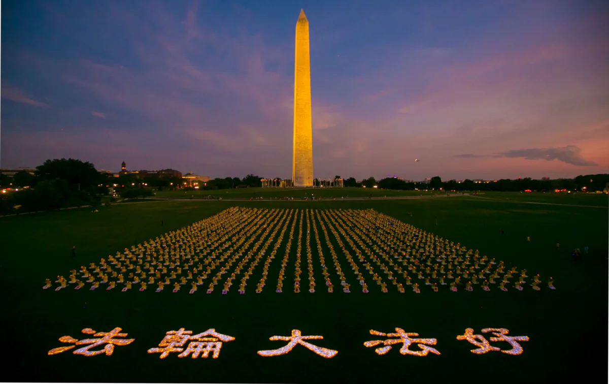 Over a thousand Falun Gong practitioners hold a candlelight vigil at the Washington Monument on July 21, 2022. (Lisa Fan/The Epoch Times)