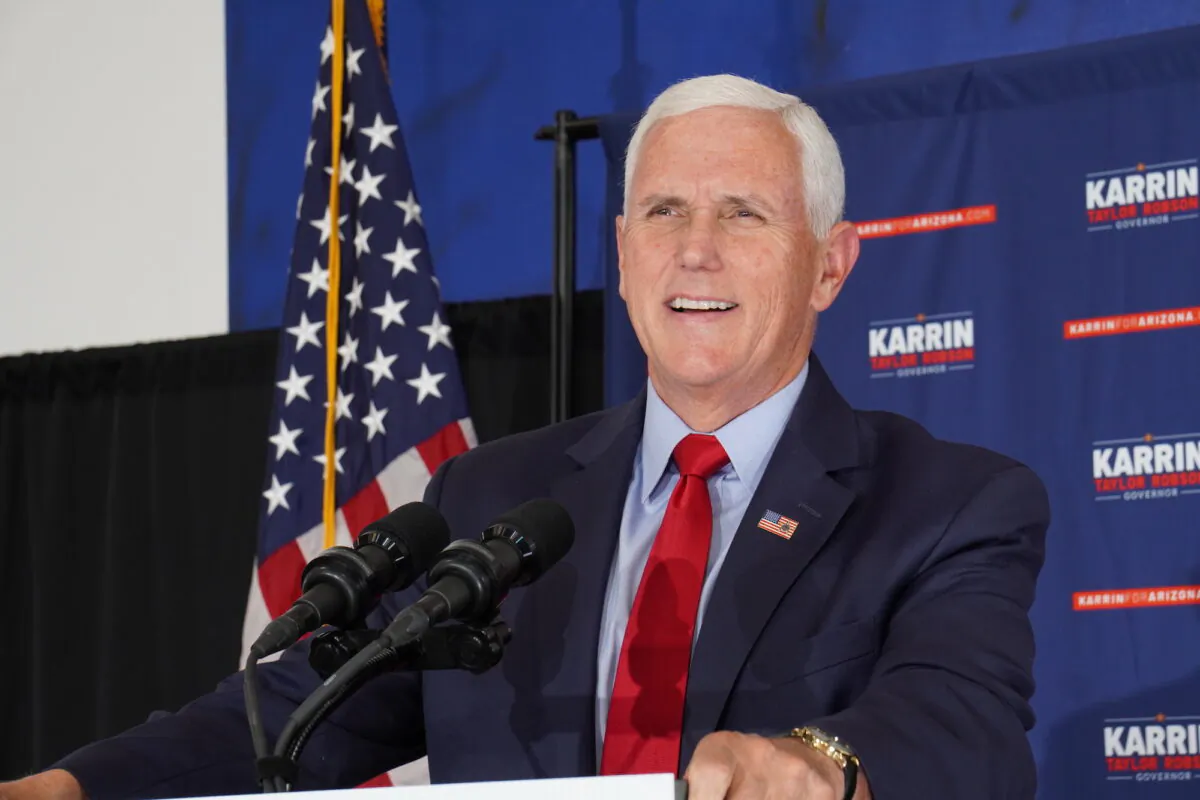 Former Vice President Mike Pence addresses hundreds of supporters of Arizona gubernatorial candidate Karrin Taylor Robson at an event in Peoria, Ariz., on July 22, 2022. (Allan Stein/The Epoch Times)