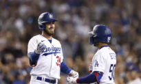 Cody Bellinger Hit Grand Slam for Dodgers 5–1 Win Over Giants