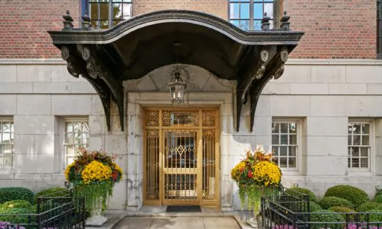 Stunning Condo in Chicago’s Near North Side Offers It All