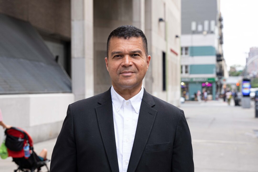 Dr. Paul Alexander, an expert in evidence-based medicine, research methodology, and clinical epidemiology, in New York on July 7, 2022. (Qiu Bao/The Epoch Times)