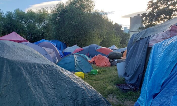 'No Leadership': Camp Neighbours Decry Vancouver's Worsening Homeless Situation