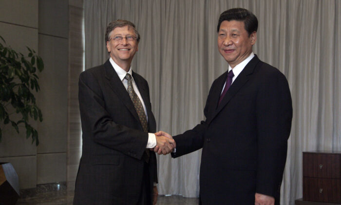 Chinese regime leader Xi Jinping (R) shakes hands with Microsoft founder Bill Gates during the Boao Forum for Asia (BFA) annual conference in Boao on the southern Chinese resort island of Hainan on April 8, 2013. (Tyrone Siu/AFP via Getty Images)
