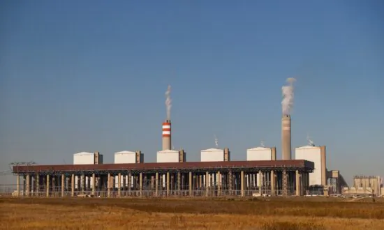 Amid Energy Crisis, South Africa to Re-Employ White Engineers Fired After Apartheid