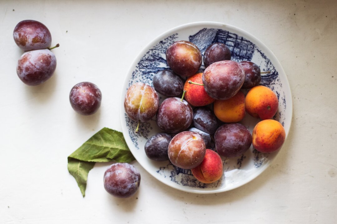 You can also get these natural plant-based pigments through grapes, dark cherries, and plums (Photo by Vladimir Gladkov/Pexels)