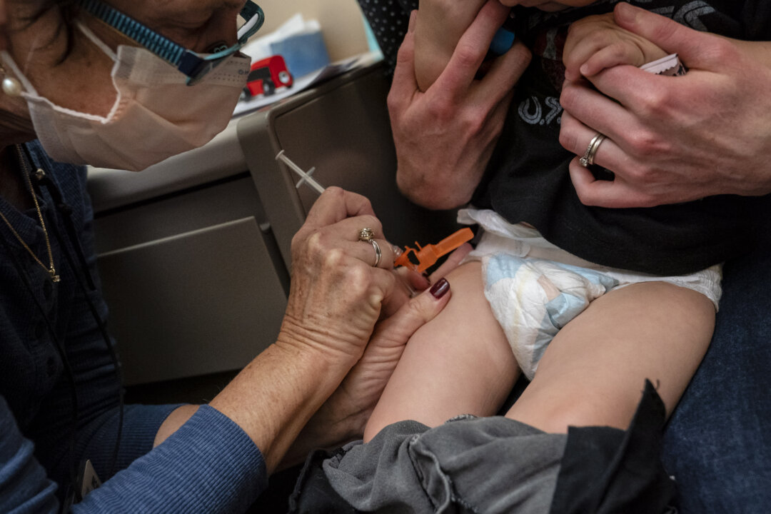 A 1-year-old child receives a Pfizer COVID-19 vaccination in Seattle on June 21, 2022. (David Ryder/Getty Images)