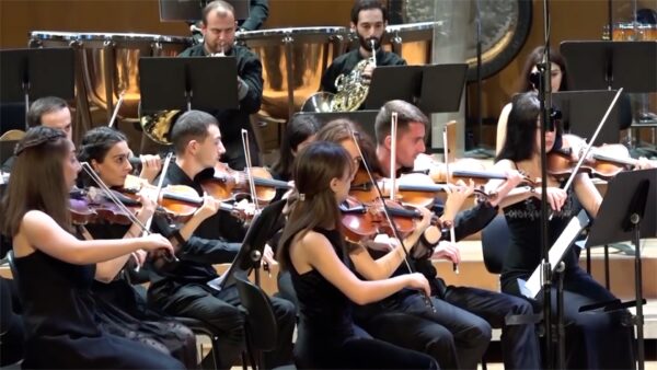 Heliópolis Symphony Orchestra: Potpourri of Christmas Songs (arranged by Roberto Tibiriçá)
