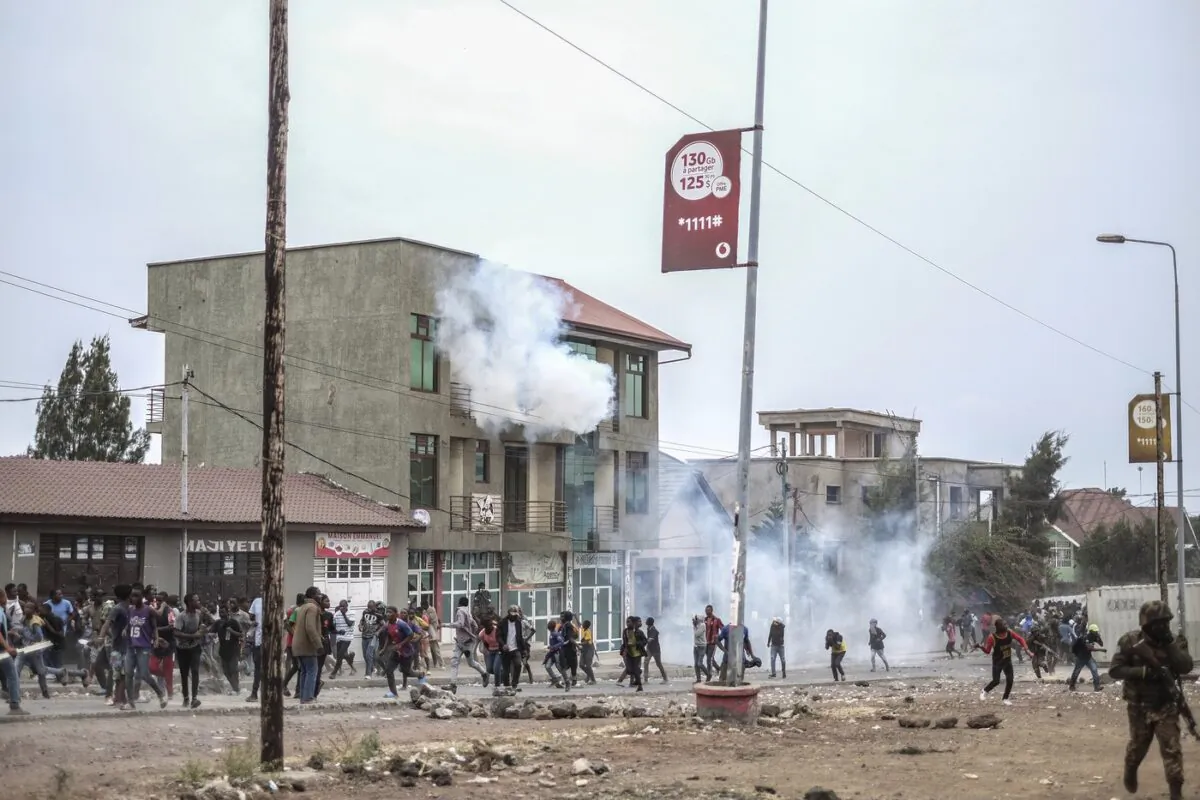 Residents protest against the United Nations peacekeeping force (MONUSCO) deployed in the Democratic Republic of the Congo in Goma July 26, 2022. (The Canadian Press/AP/Moses Sawasawa)