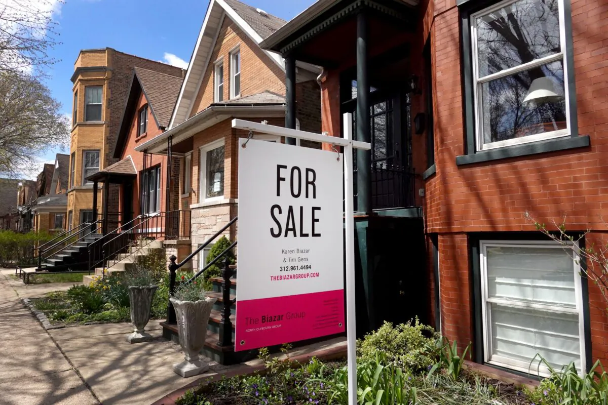 A home is offered for sale in Chicago, Ill., on April 26, 2022. (Scott Olson/Getty Images)