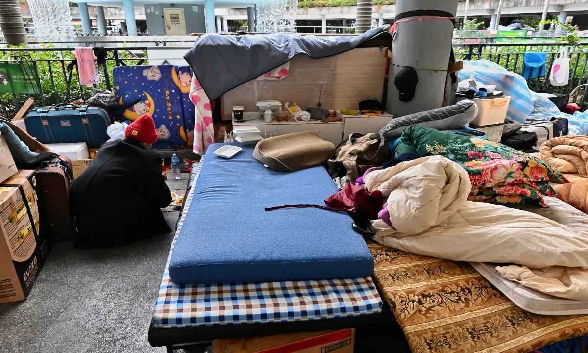 Homeless people in Hong Kong on Jan 11, 2021.  (Sung Bi-lung/The Epoch Times)