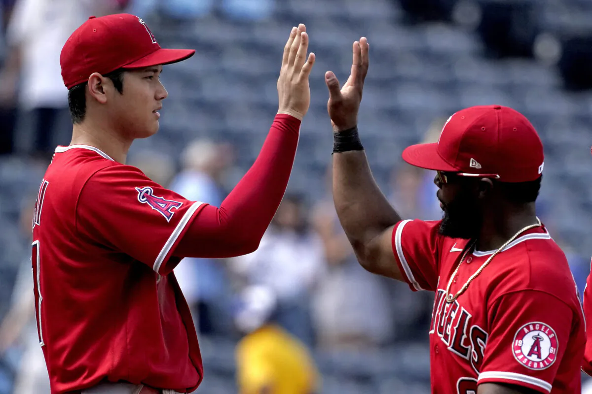Los Angeles Angels' Shohei Ohtani, left, and Luis Rengifo celebrate after their baseball game against the Kansas City Royals, in Kansas City, Mo., on July 27, 2022. (Charlie Riedel/AP Photo)