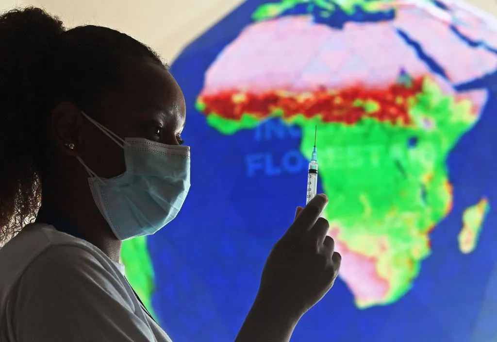 A health worker poses with a syringe with dose of a COVID-19 vaccine at the Museum of Tomorrow, in Rio de Janeiro, Brazil, on Jan. 18, 2022. (Carl de Souza/AFP via Getty Images)