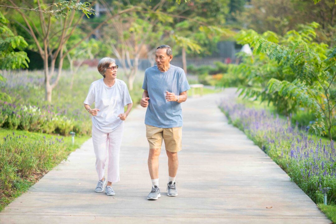 Retired Asian couple running. Study finds that people with sedentary lifestyle and unhealthy sleep behaviors are prone to fatty liver.
(fotogenicstudio/Shutterstock)
