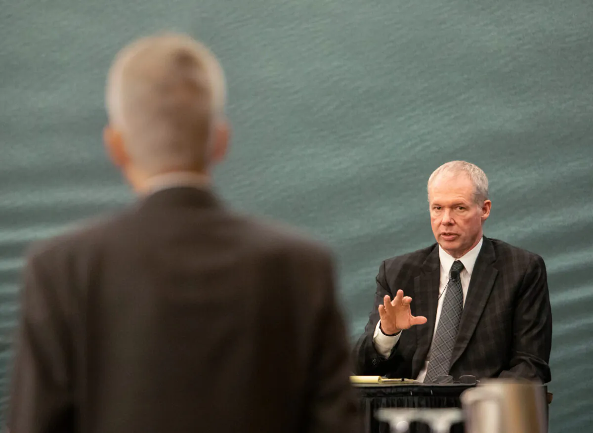 RCMP Chief Supt. Chris Leather is questioned by lawyer Thomas Macdonald at the Mass Casualty Commission inquiry into the mass murders in rural Nova Scotia on April 18/19, 2020,  in Halifax on July 28, 2022.  (The Canadian Press/Kelly Clark)
