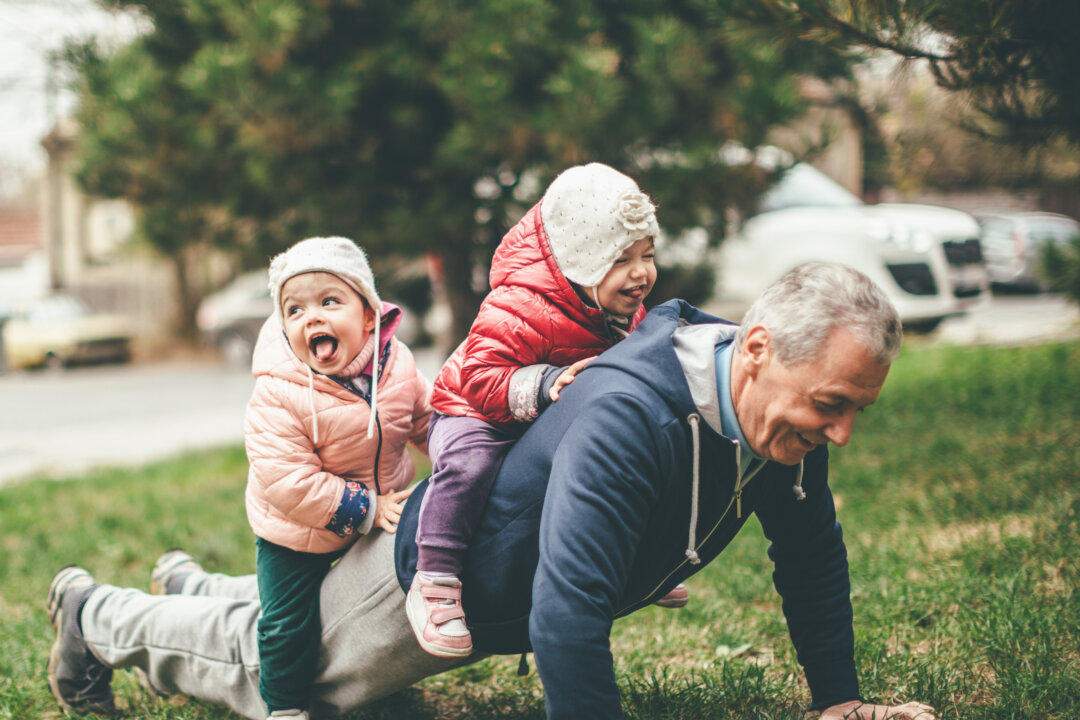 4 Ways For Fathers to Cope With Aging