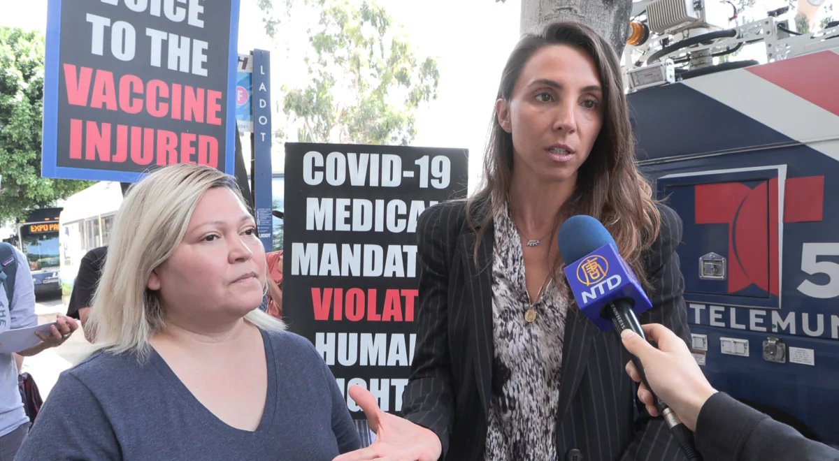 Maribel Duarte (left) is suing the Los Angeles Unified School District.  She held a press conference on July 27 with her attorney Nicole Pearson (right).  Duarte complained that her son was bribed by the school to take COVID-19 vaccination without her consent, and is now suffering side effects. (NTD TV) 