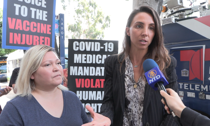 Maribel Duarte (left) is suing the Los Angeles Unified School District.  She held a press conference on July 27 with her attorney Nicole Pearson (right).  Duarte complained that her son was bribed by the school to take COVID-19 vaccination without her consent, and is now suffering side effects. (NTD TV) 