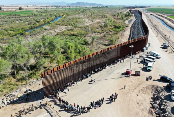 illegal immigrants border wall yuma arizona