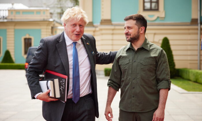 Ukrainian President Volodymyr Zelenskyy (R) meeting British Prime Minister Boris Johnson, who has made a surprise visit to Kyiv, on June 17, 2022. (Ukrainian Presidential Press Office/PA Media)