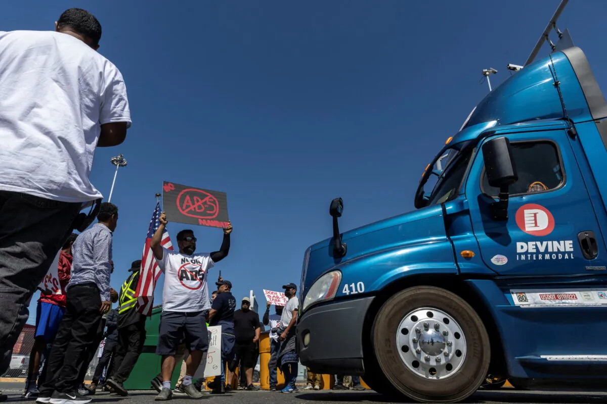 Independent truck drivers gather to delay the entry of trucks at a container terminal at the Port of Oakland, during a protest against California's law known as AB 5, in Oakland, Calif., on July 18, 2022. (Carlos Barria/Reuters)