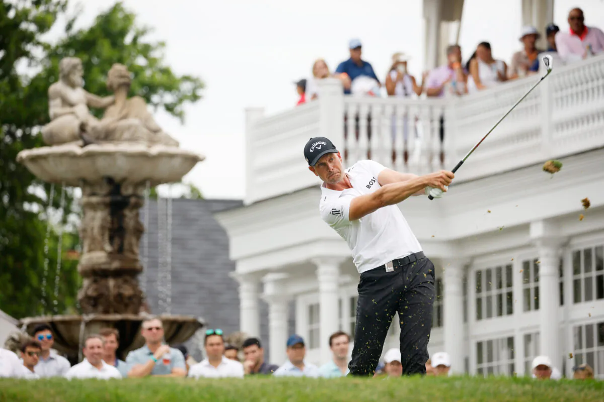 Henrik Stenson of Majesticks GC plays his shot from the 16th tee during day one of the LIV Golf Invitational - Bedminster at Trump National Golf Club Bedminster, in Bedminster, New Jersey, on July 29, 2022. (Cliff Hawkins/Getty Images)