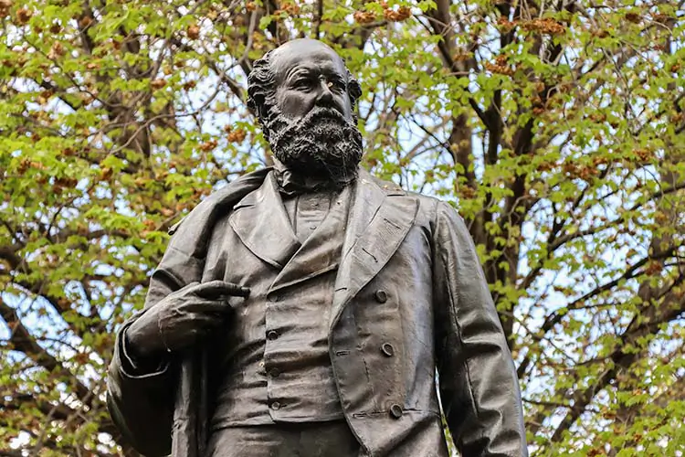 Statue of William Crowther in Franklin Square. (City of Hobart website)