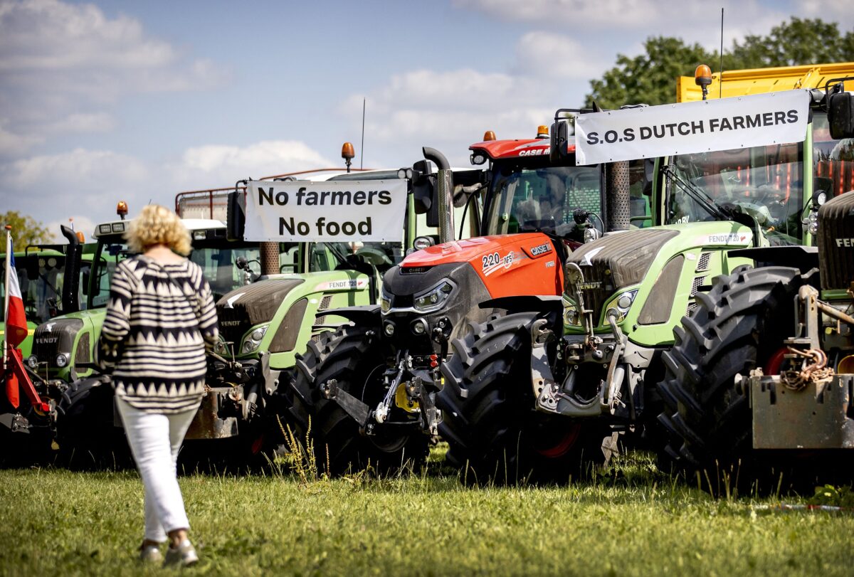Several hundred farmers demonstrate during the second stage of the Vuelta a Espana cycling race, 175 km between Bolduque and Utrecht, in Woudenberg, on August 20, 2022. - Dutch farmers and the government failed to reach a deal on August 5, 2022 on environmental plans that have sparked weeks of angry demonstrations. - Netherlands OUT (Photo by Koen van Weel / ANP / AFP) / Netherlands OUT (Photo by KOEN VAN WEEL/ANP/AFP via Getty Images)