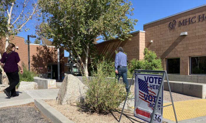 Arizona Voters Heading To The Polls On Election Day, Officials ...