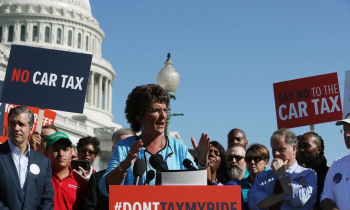 US House Rep. Jackie Walorski and 3 Others Killed in Car Crash