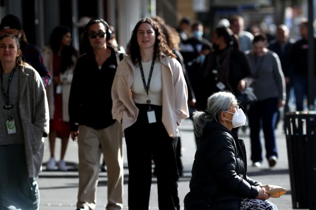 Pedestrians and shoppers on Ponsonby Road in Auckland, New Zealand, on July 27, 2022. (Phil Walter/Getty Images)