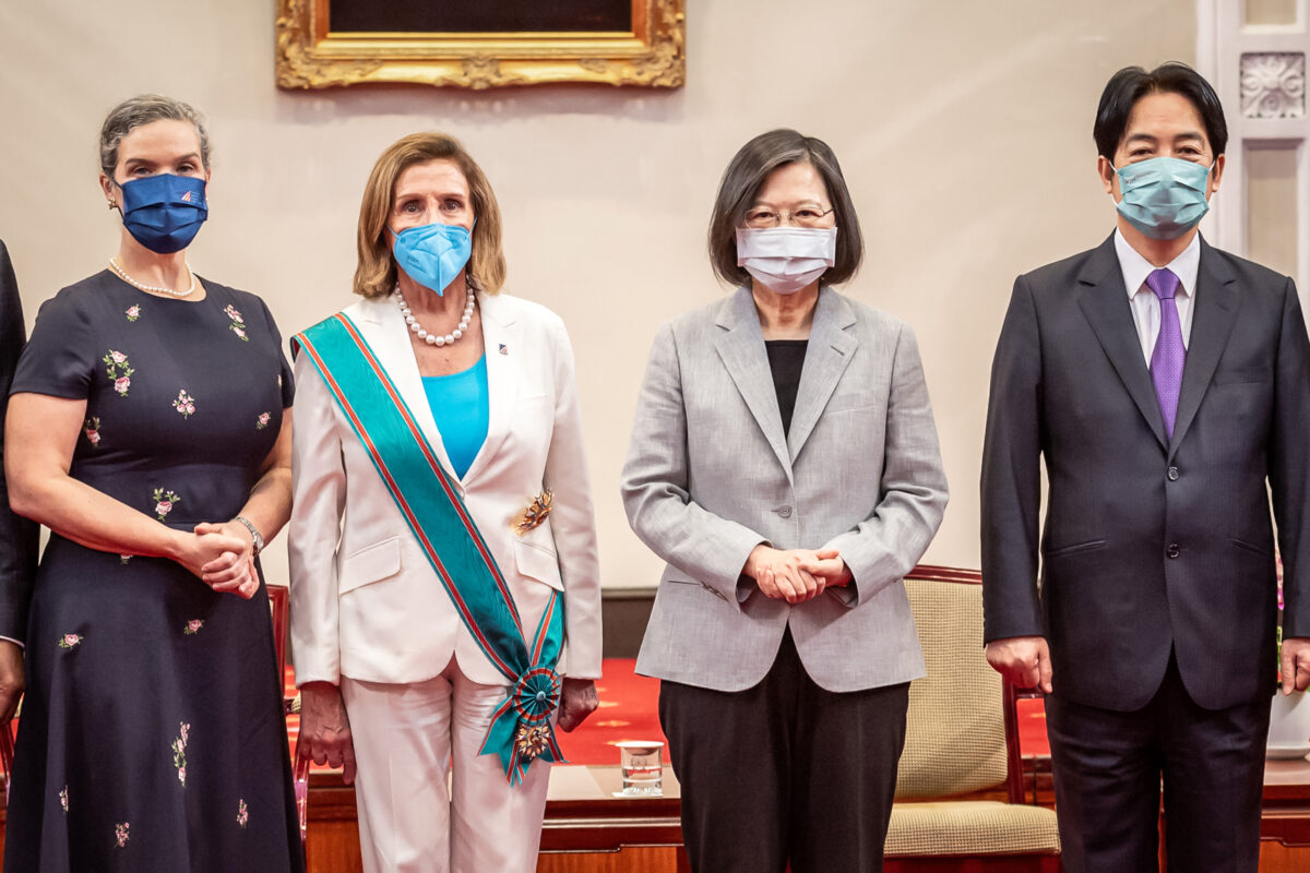Pelosi receives Order of Propitious Clouds