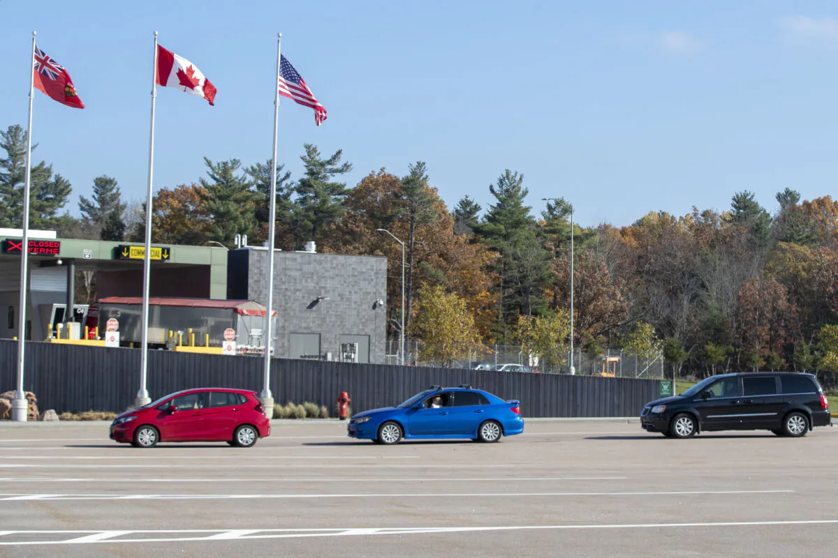 Vehicles wait to enter Canada at the Canada-U.S. Thousand Islands border crossing in Lansdowne, Ont., on Nov. 8, 2021. (The Canadian Press/Lars Hagberg)