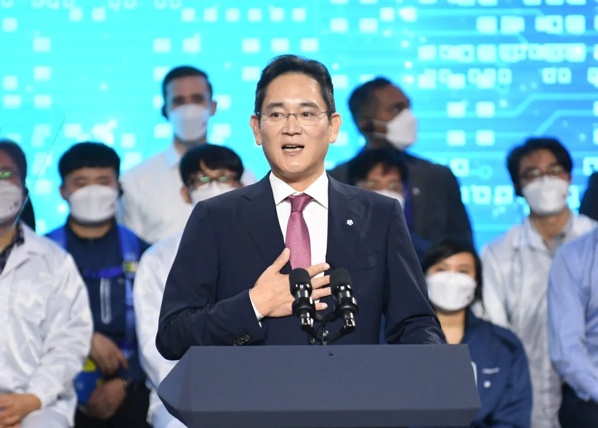 Samsung Electronics Co. Vice Chairman Lee Jae-yong (C) speaks at a press conference following U.S. President Joe Biden's visit to the Samsung Electronics Pyeongtaek chip factory on May 20, 2022. (Kim Min-hee/AFP via Getty Images)