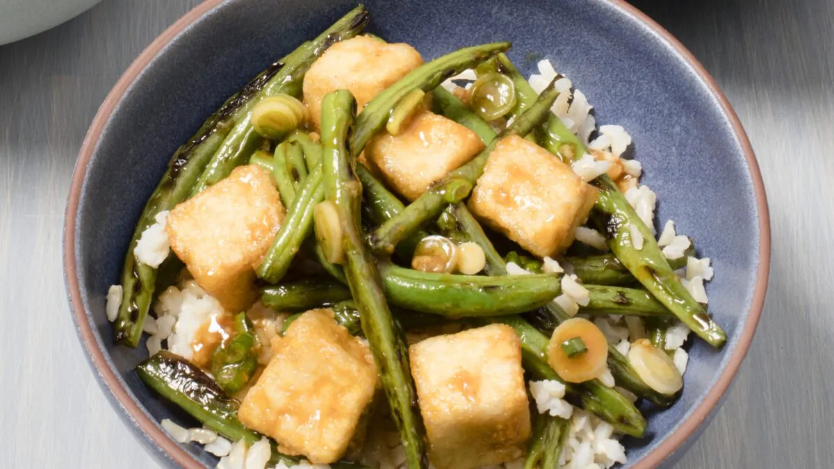 Cornstarch helps give the tofu a crispy crust. (Carl Tremblay/TNS)