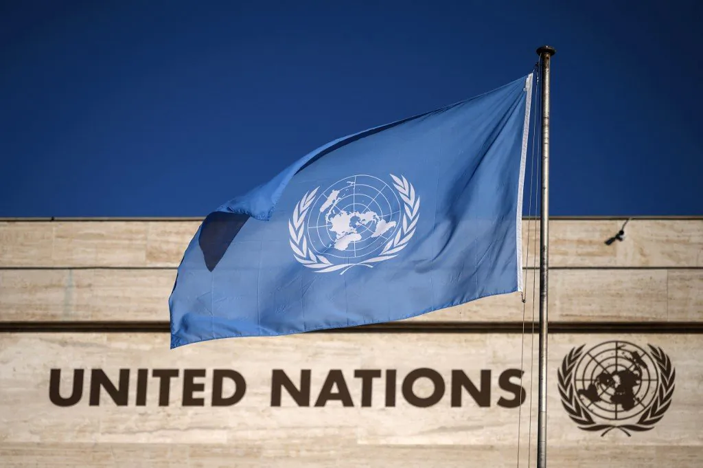 Image of national flags in front of United Nations headquarters in Geneva, Switzerland. （FABRICE COFFRINI / AFP）
