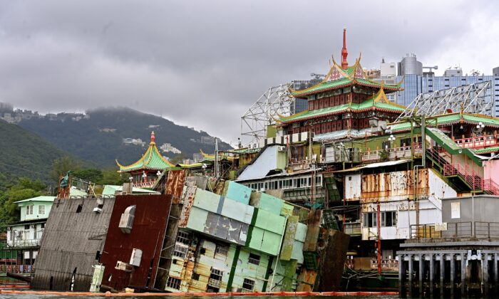 The renowned landmark Jumbo Floating Restaurant, which had been in Hong Kong for nearly half a century, was towed away on June 14, 2022. Its kitchen barge fell into the water on June 1. (Sung Pi-lung/The Epoch Times)
