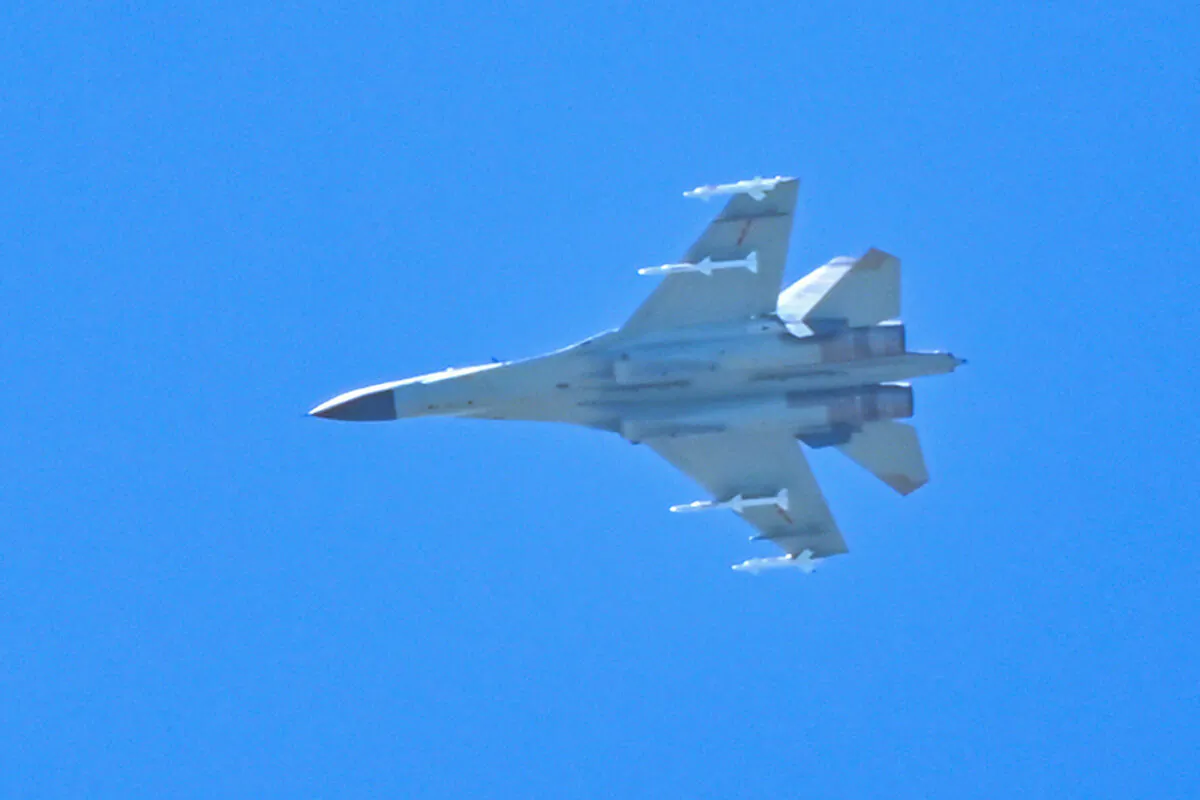 A Chinese military jet flies over Pingtan Island, one of mainland China's closest point from Taiwan, in Fujian Province, on Aug. 5, 2022. (Hector Retamal/AFP via Getty Images)