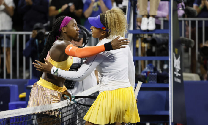 Coco Gauff, left, of the United States, and Naomi Osaka, of Japan, meet at the net after Gauff's win at the Mubadala Silicon Valley Classic tennis tournament in San Jose, Calif., Thursday, Aug. 4, 2022.(Santiago Mejia/AP Photo)